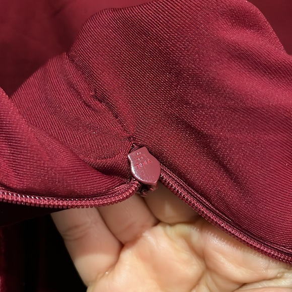 Retrofête GIADA VELVET DRESS New Burgundy - Picture 10 of 14